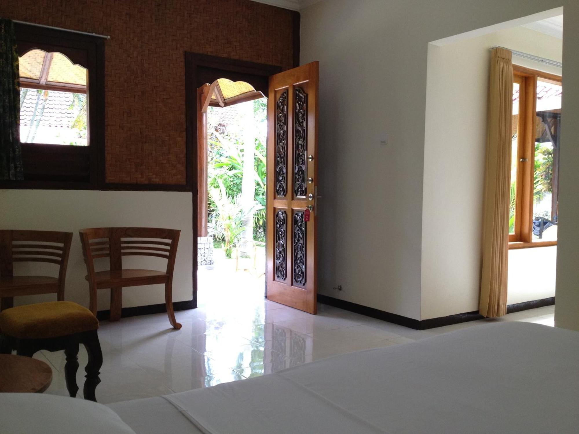 Astina Hotel Lovina  Ruang foto