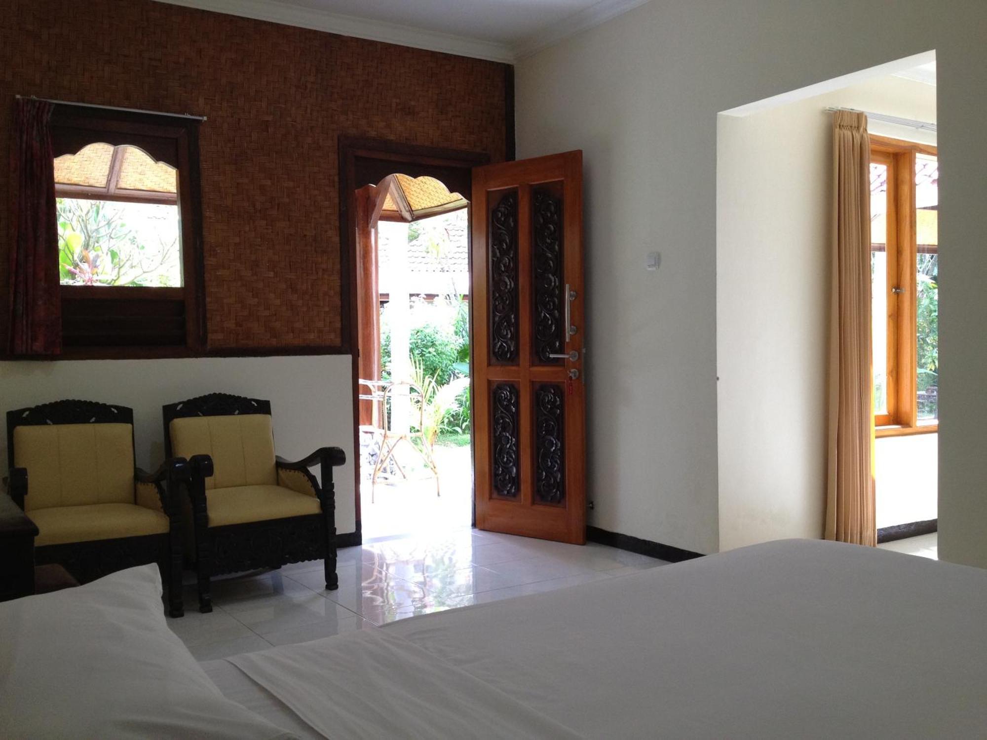 Astina Hotel Lovina  Ruang foto